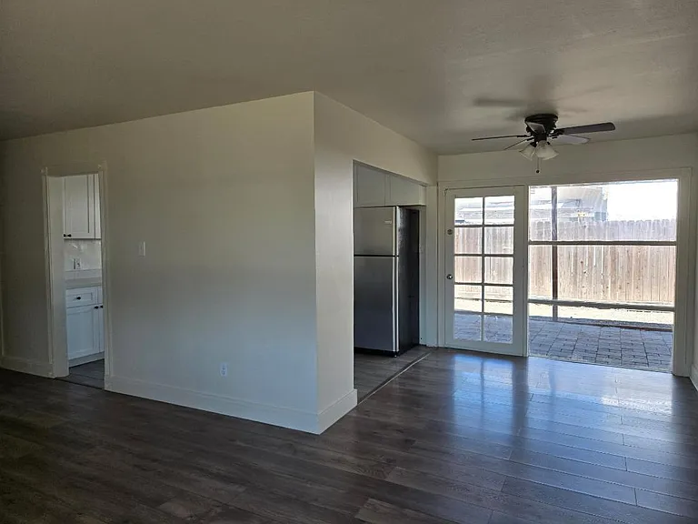 2707 Broadmoor Ave — Photo 4