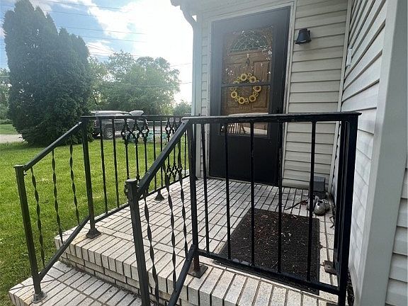 3rd image of 448 Glendower Ave