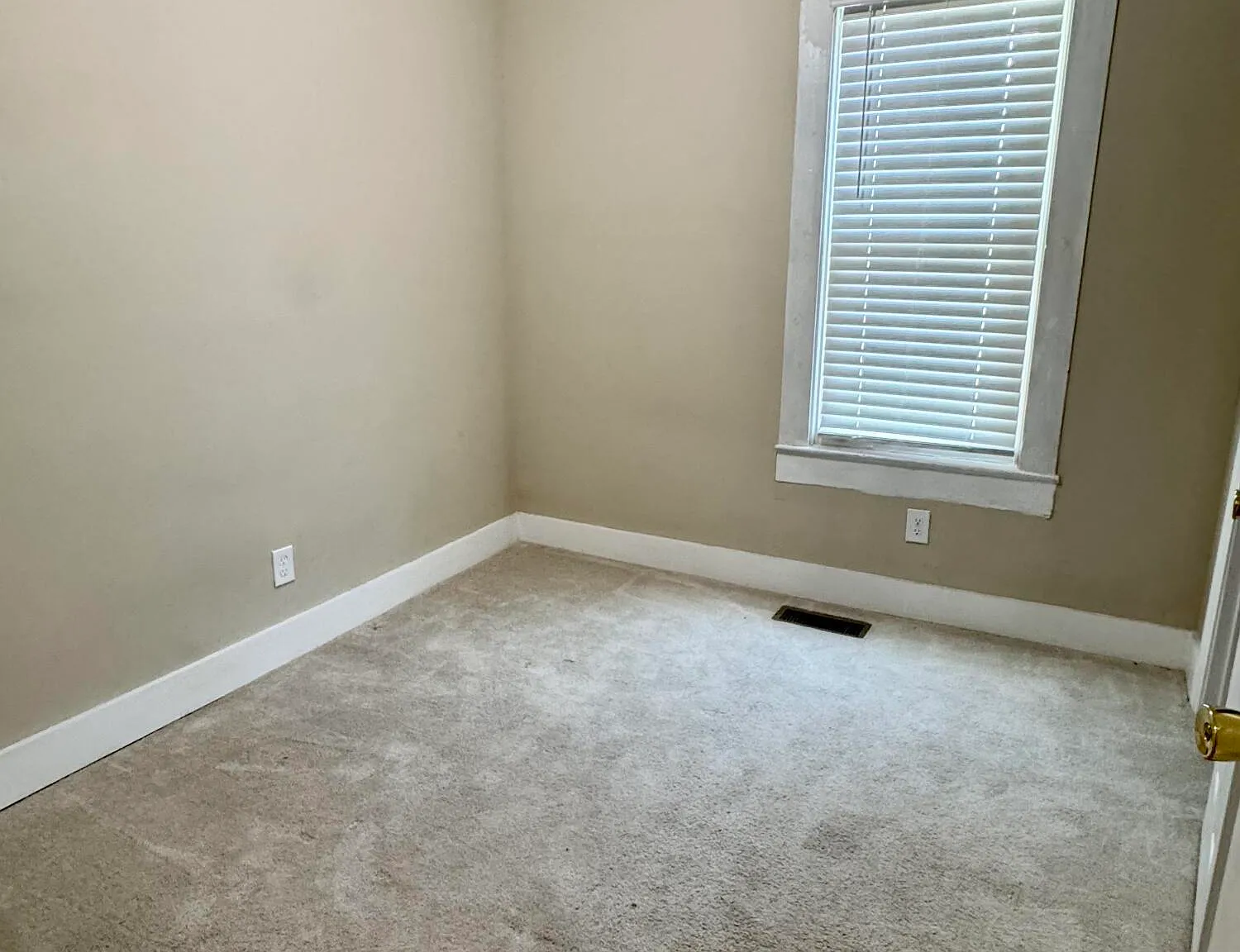 2 bed, 1.0 bath, $850 — Photo 4