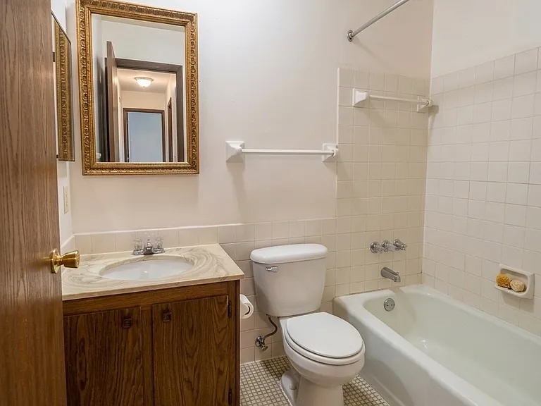 Hazelwood Apartments — Photo 7