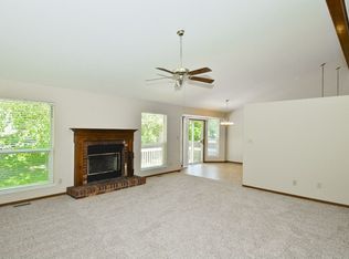 1445 Dingledine Rd, Saint Peters, MO 63304