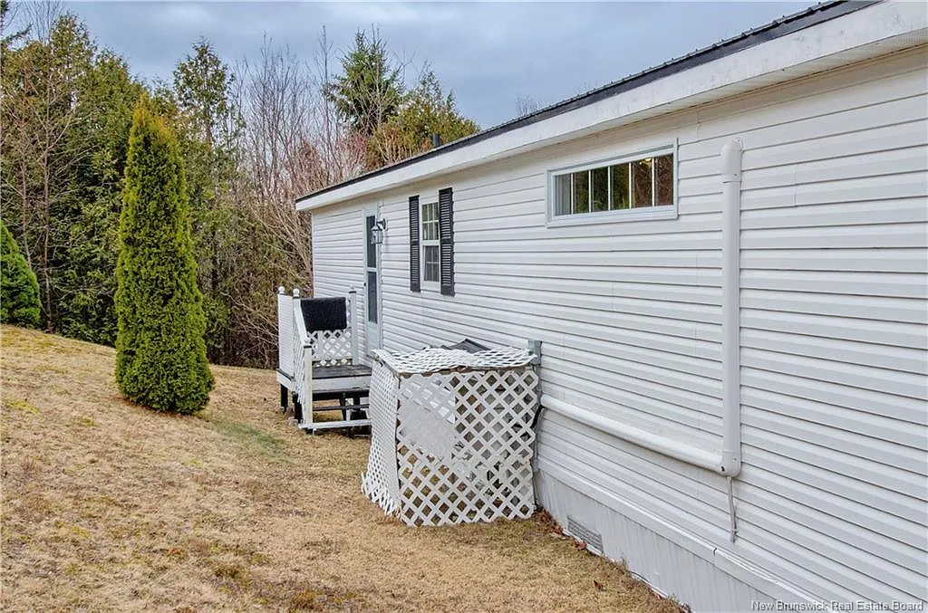 2 bed, 1.0 bath, 864 sqft, $169,900 — Photo 4
