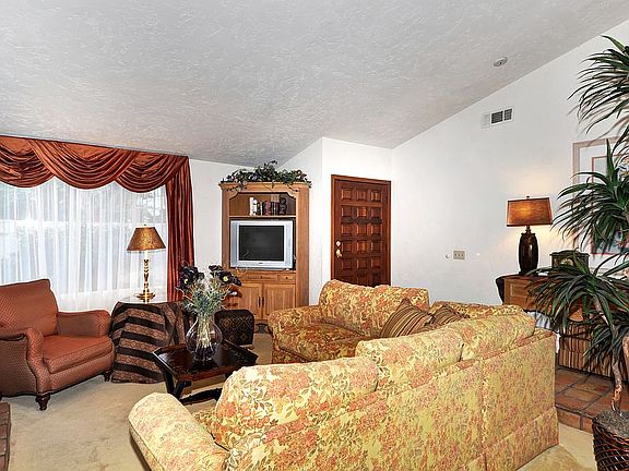 2nd image of 25962 Ernestine Ct