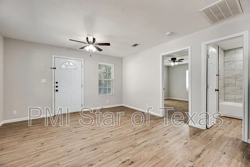 2 bed, 1.0 bath, 766 sqft, $1,100 — Photo 4