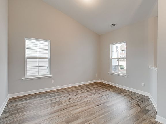 2nd image of 322 Underhill Dr