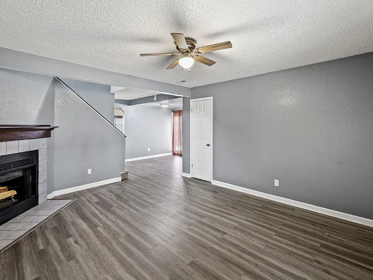 820 Spinner Ct — Photo 3