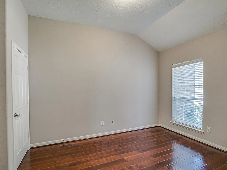 10914 Tattershall Ln — Photo 7