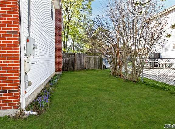 4th image of 28 Gormley Ave