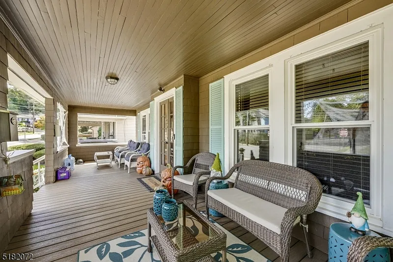 4 bed, 1.0 bath, $3,200 — Photo 2