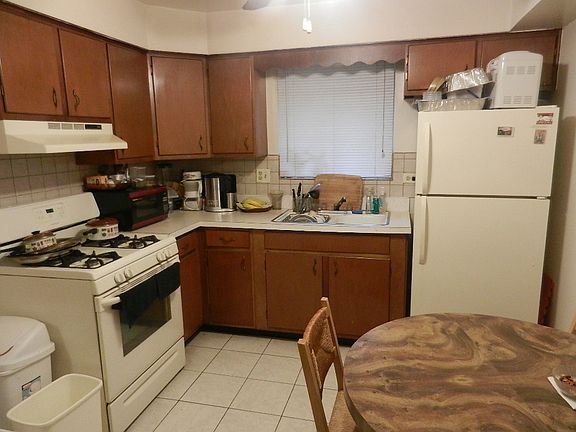 4th image of 9460 Lawrence Ct