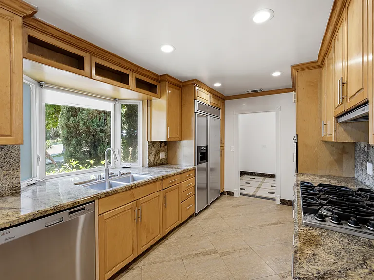 5919 Rolling Rd — Photo 11