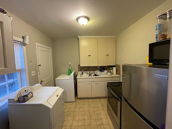 3rd image of 428 Emmitt Ave #B