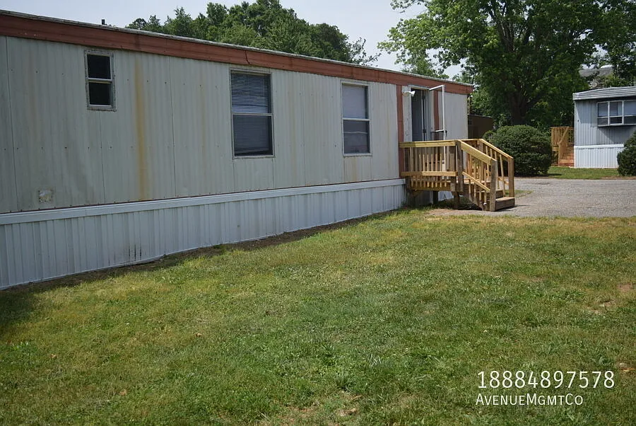 Affordable 2BR Home in Hickory — Photo 2