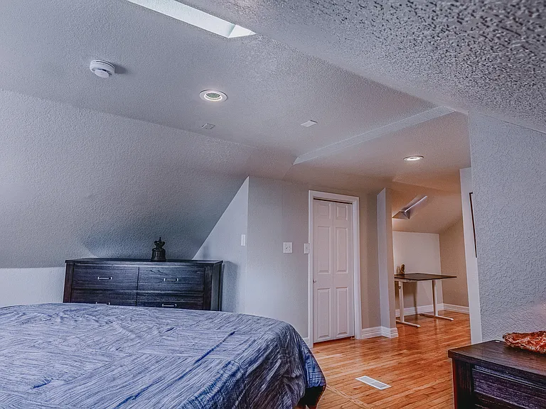863 Mariposa St — Photo 31