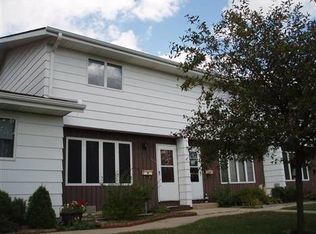 424 16th St, Windom, MN 56101