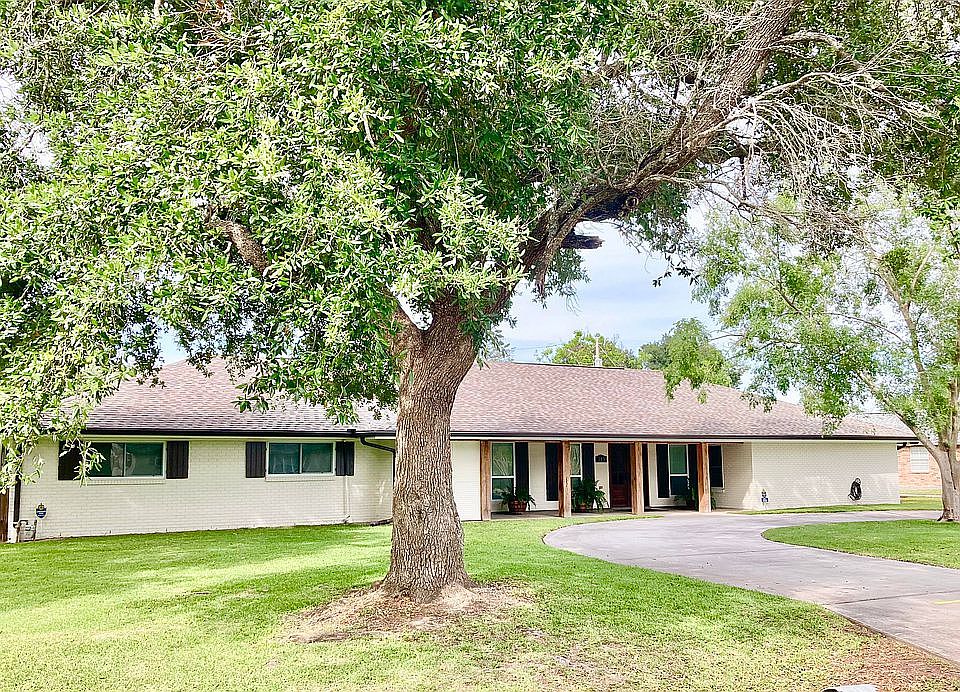 1st image of 305 Killarney Pl