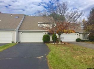 15 Carrie Ct, Niskayuna, NY 12309