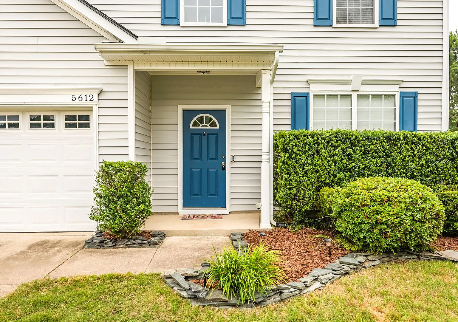 4 Bedroom With Fenced Yard In Great Location! — Photo 2