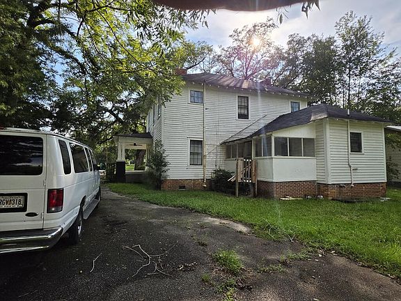 4th image of 718 N Broad St