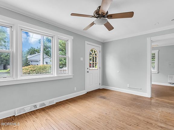 4th image of 527 Garfield Avenue