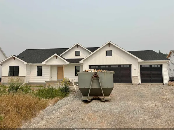 N8864 Galway Ln, Menasha, WI 54952