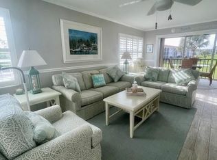 37 High Point Cir E APT 201, Naples, FL 34103