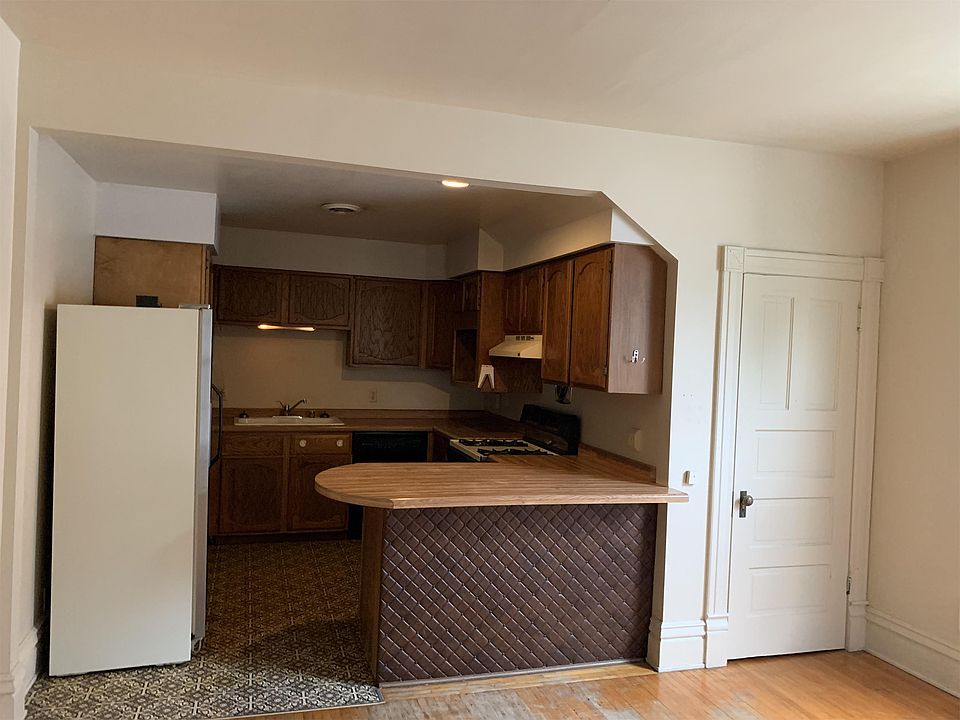 2nd image of 615 Washington Ave #2