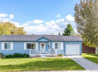 920 River View Dr, Cody, WY 82414
