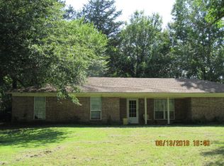 101 Mustang Dr, Palestine, TX 75801