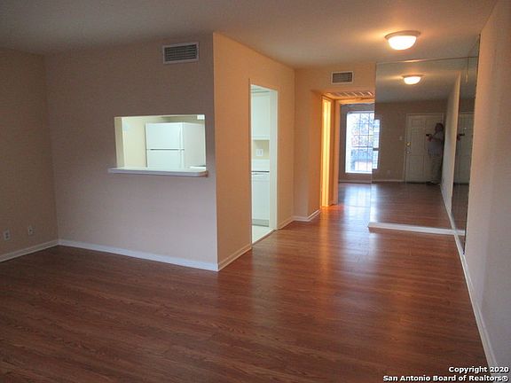 4th image of 8401 N New Braunfels Ave APT 320