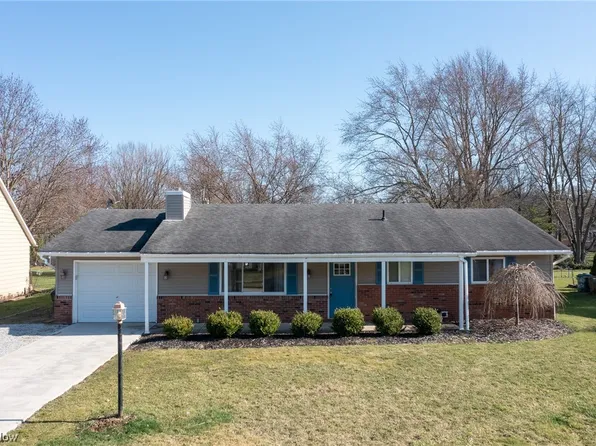 8719 Fairlane Dr, Olmsted Township, OH 44138