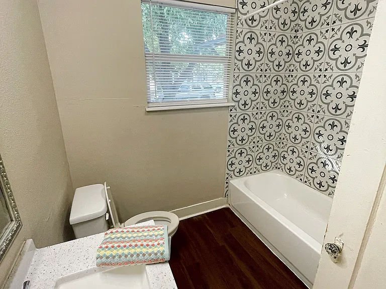 1425 Quintana Rd #1 — Photo 6