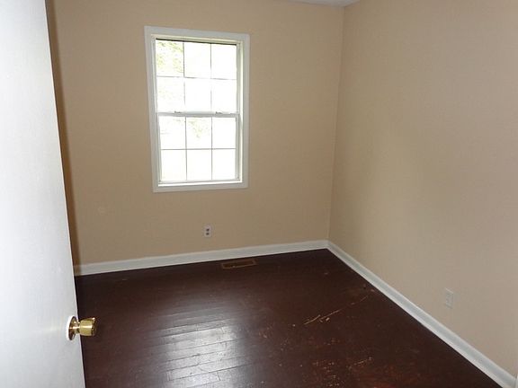 4th image of 912 Austin Dr