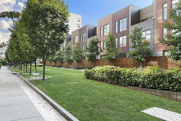 Rented by Voro, LLC | media 21