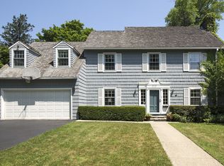 717 Kent Rd, Kenilworth, IL 60043