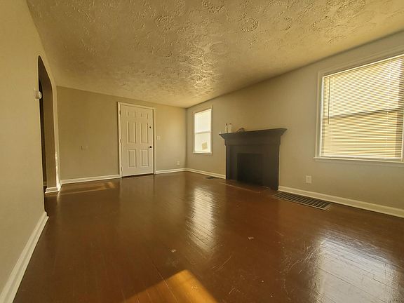 3rd image of 2416 Bretton Pl