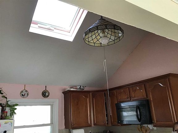 2nd image of 38 Saint Andrews Dr