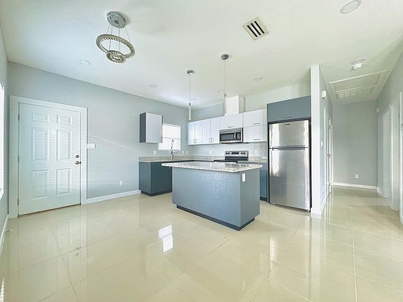 3rd image of 2014 Summerland Ln APT 2