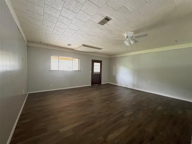 2206 Nancy Lou St — Photo 5