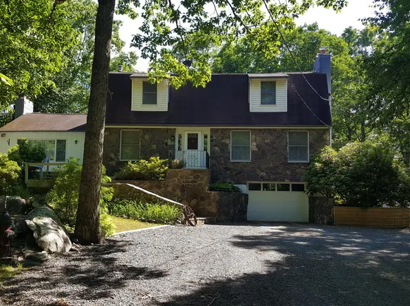 146 Mud Run Rd, Cresco, PA 18326