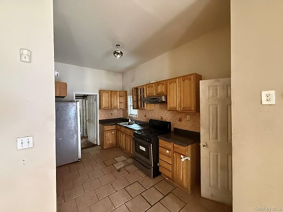 4th image of 740 E 218th Street