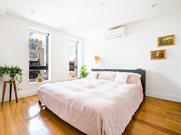 4th image of 79 Clay St #4R