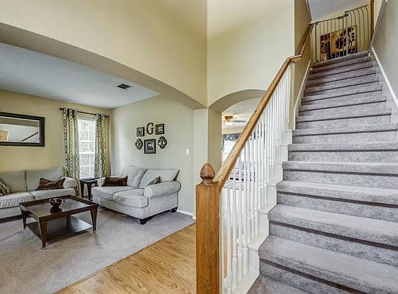 2nd image of 1680 Yosemite Dr
