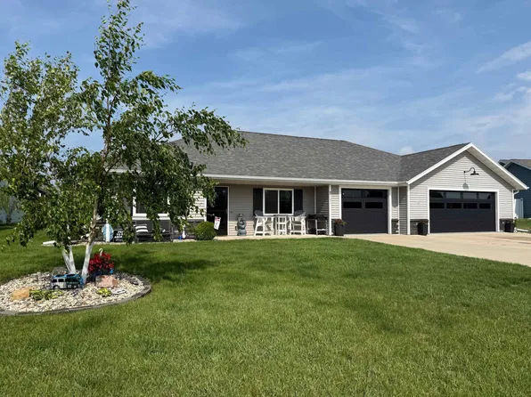 2604 Union Ave, Spirit Lake, IA 51360
