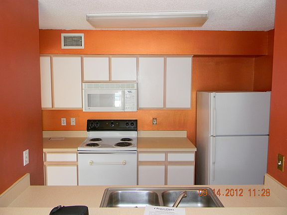 4th image of 2104 Fluorshire Dr