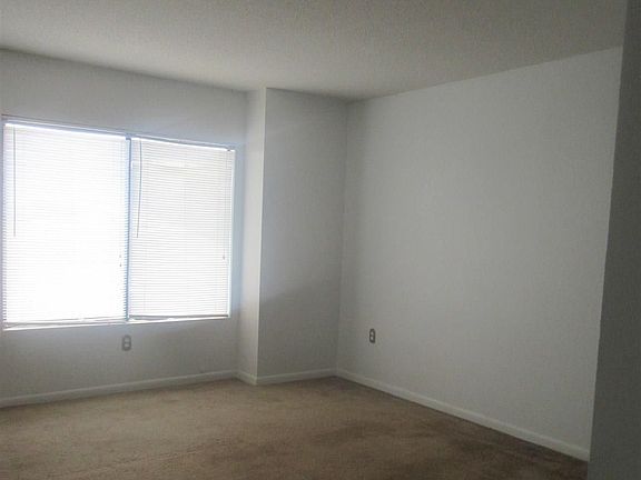 5th image of 1600 Park Cir APT 1009