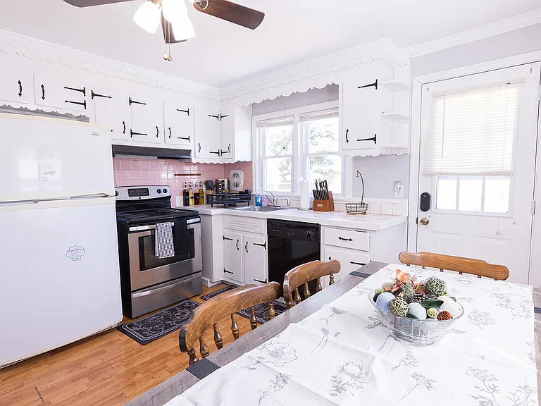 30 Florence Ave — Photo 10