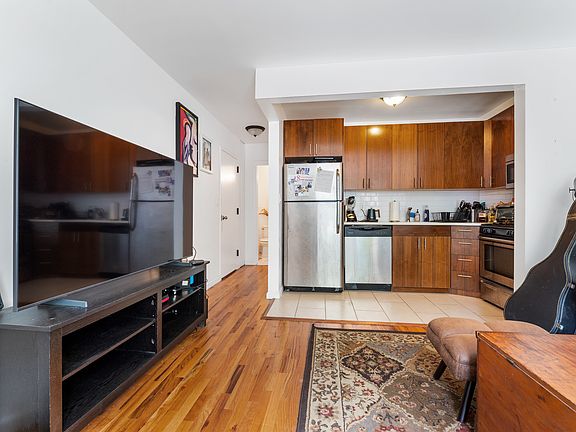 5th image of 5631 30th Ave #1