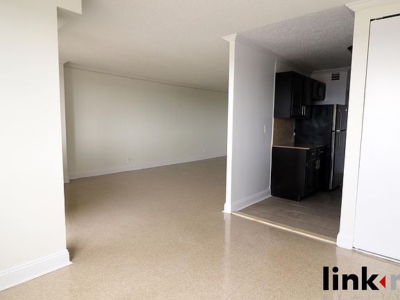 2nd image of 40 E Sidney Ave APT 18L