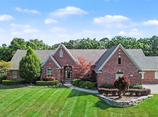 2442 Meadow Ct, Leonard, MI 48367